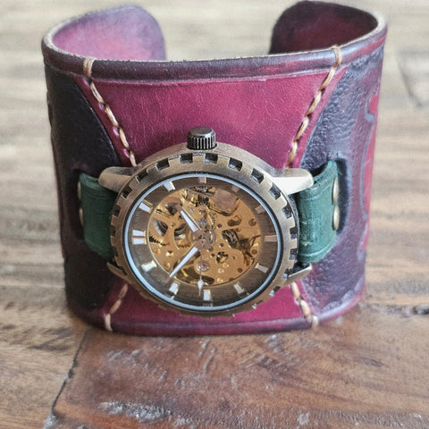 Montre semi-automatique en cuir – Tête de mort repoussée