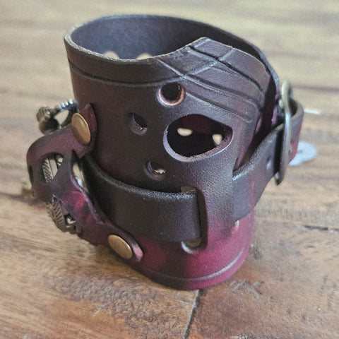Bracelet-montre en cuir – Modèle à pile | Design post-apocalyptique & unique