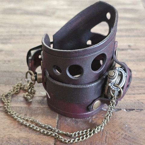Bracelet-montre en cuir – Modèle à pile | Design post-apocalyptique & unique