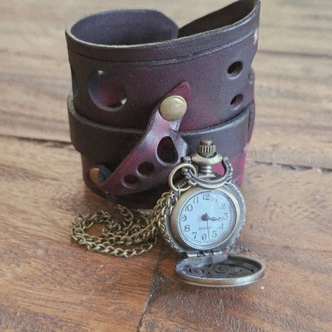Bracelet-montre en cuir – Modèle à pile | Design post-apocalyptique & unique