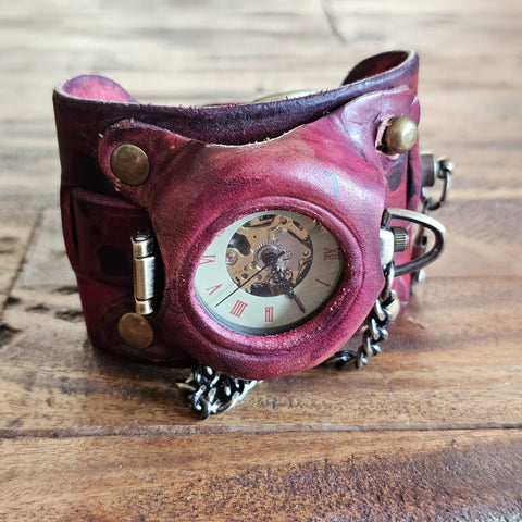 Bracelet-montre steampunk rouge profond – Modèle semi-automatique | Look industriel & mécanique