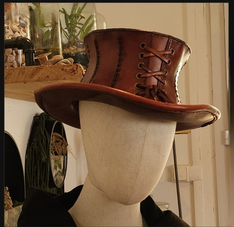 Chapeau haut-de-forme en cuir – Style steampunk corseté