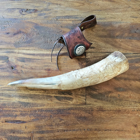 Corne à boire viking et son attache ceinture