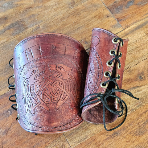 Brassard viking runique en cuir – style médiéval et fait main