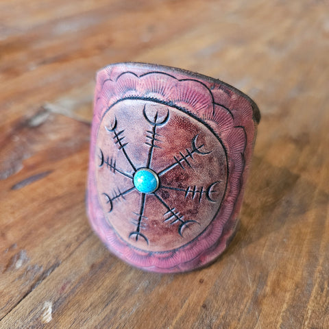 Bracelet en cuir repoussé – Symbole de protection nordique | Viking & ésotérisme