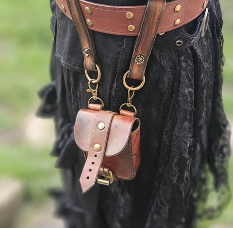 Petite sacoche en cuir vieilli – Style steampunk/post-apo