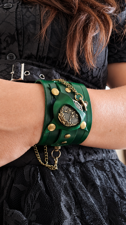 Bracelet-Montre Steampunk en Cuir Vert – Montre à Gousset Papillon