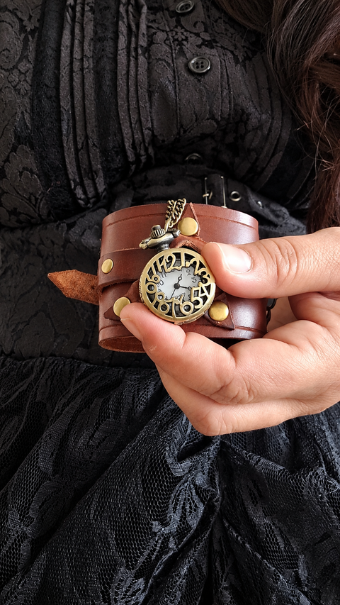 Bracelet-montre steampunk en cuir marron avec montre à gousset