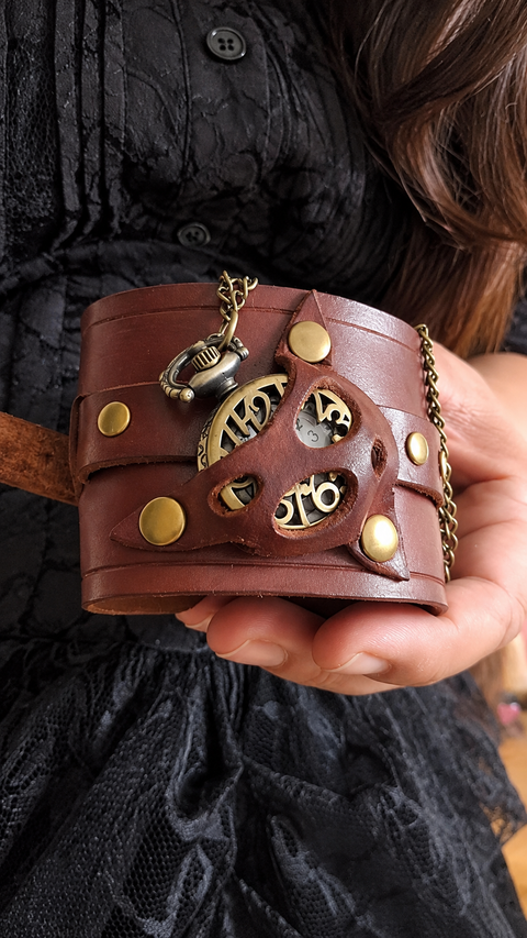 Bracelet-montre steampunk en cuir marron avec montre à gousset