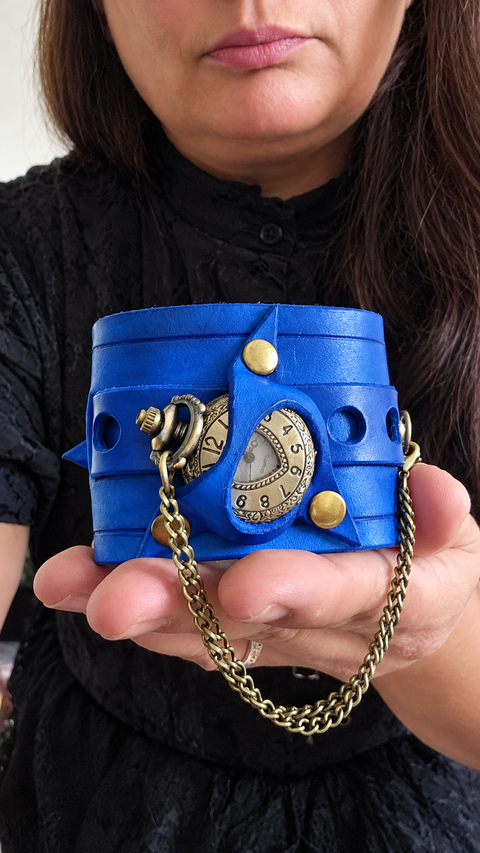 Bracelet-montre steampunk en cuir bleu avec montre à gousset