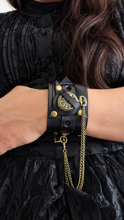 Bracelet-montre steampunk en cuir noir – Montre à gousset à chiffres ajourés
