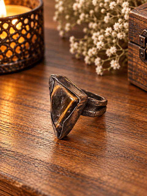Bague « Braise Sauvage » – Œil de tigre steampunk médiéval fait main | Atelier AnJo