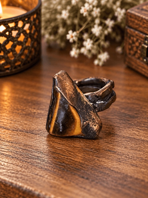 Bague « Braise Sauvage » – Œil de tigre steampunk médiéval fait main | Atelier AnJo