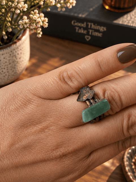 Bague en tourmaline verte – L’Esprit des sous-bois steampunk médiéval fait main | Atelier AnJo