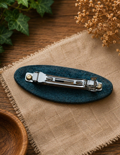 Barrette à Cheveux en Cuir – Fleur Rouge & Feuillage – Création Artisanale steampunk médiéval fait main | Atelier AnJo