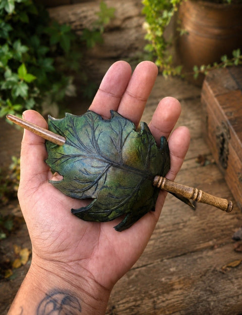 Barrette à Cheveux Feuille en Cuir avec Pic en Bois – Fait Main steampunk médiéval fait main | Atelier AnJo