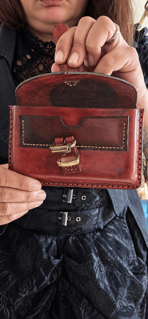 Blague à tabac en cuir brun rouge patiné steampunk médiéval fait main | Atelier AnJo