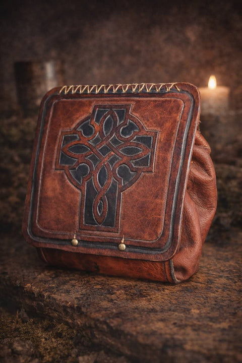 Bourse en cuir celtique artisanale – Motif croix celtique repoussé steampunk médiéval fait main | Atelier AnJo