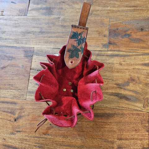 Bourse médiévale en cuir – repoussées à la main – Accessoire GN & steampunk médiéval fait main | Atelier AnJo
