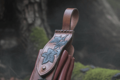 Bourse médiévale en cuir – Feuilles d’érable repoussées à la main – Accessoire GN & steampunk steampunk médiéval fait main | Atelier AnJo