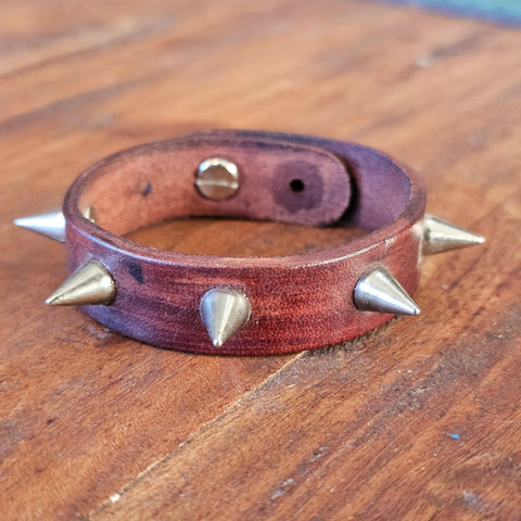 Bracelet à pointe acajou. steampunk médiéval fait main | Atelier AnJo