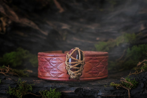 Bracelet cuir médiéval motif dragon – Œil de Taureau steampunk médiéval fait main | Atelier AnJo