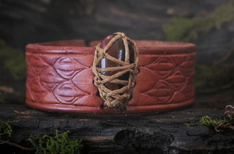 Bracelet cuir médiéval motif dragon – Œil de Taureau steampunk médiéval fait main | Atelier AnJo