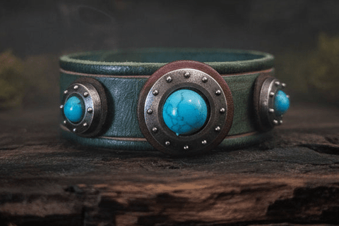 Bracelet cuir vert médiéval– Howlite teintée – Taille 14 - 16 cm steampunk médiéval fait main | Atelier AnJo