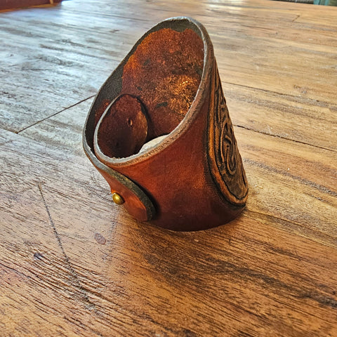 Bracelet en cuir – Arbre de Vie celtique | Artisanat médiéval & symbolique steampunk médiéval fait main | Atelier AnJo