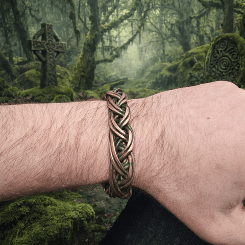 Bracelet jonc celtique en cuivre tressé – Entrelacs de protection steampunk médiéval fait main | Atelier AnJo
