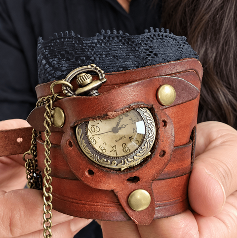 Bracelet manchette steampunk en cuir avec dentelle et montre à gousset – Fabrication artisanale
