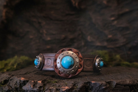 Bracelet médiéval en cuir brun – triple cabochon howlite bleue – taille 14 - 16,5 cm steampunk médiéval fait main | Atelier AnJo