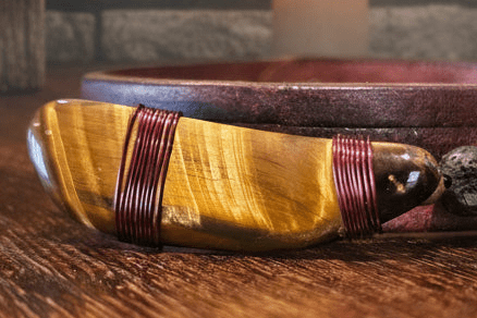 Bracelet médiéval en cuir – Œil de Tigre – Taille 14 à 16 cm steampunk médiéval fait main | Atelier AnJo