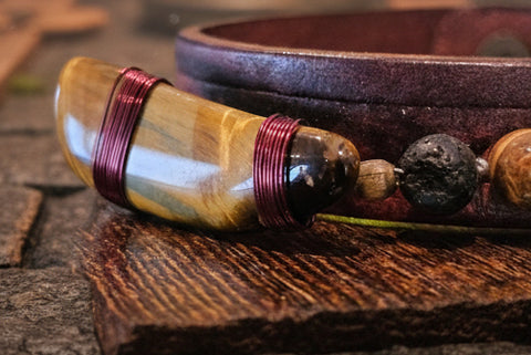 Bracelet médiéval en cuir – Œil de Tigre – Taille 14 à 16 cm steampunk médiéval fait main | Atelier AnJo