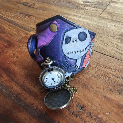 Bracelet-montre steampunk Jack & Sally en cuir artisanal.