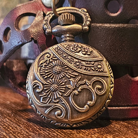 Bracelet - montre en cuir – Modèle à pile | Design post - apocalyptique & unique steampunk médiéval fait main | Atelier AnJo