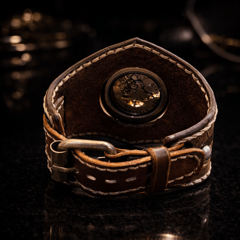 Bracelet montre en cuir – montre squelette – pièce artisanale pièce unique steampunk médiéval fait main | Atelier AnJo