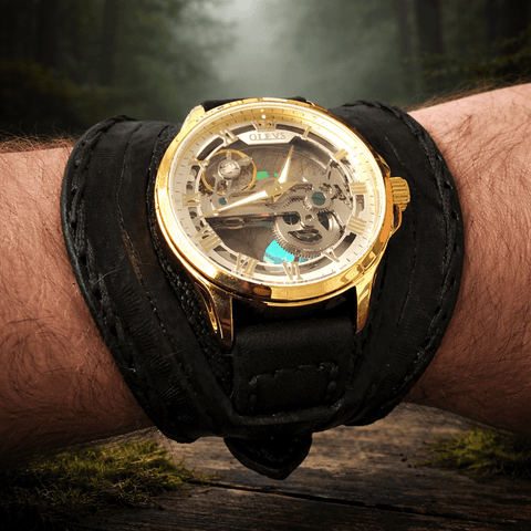 Bracelet montre en cuir noir – Style motard steampunk – Atelier AnJo steampunk médiéval fait main | Atelier AnJo