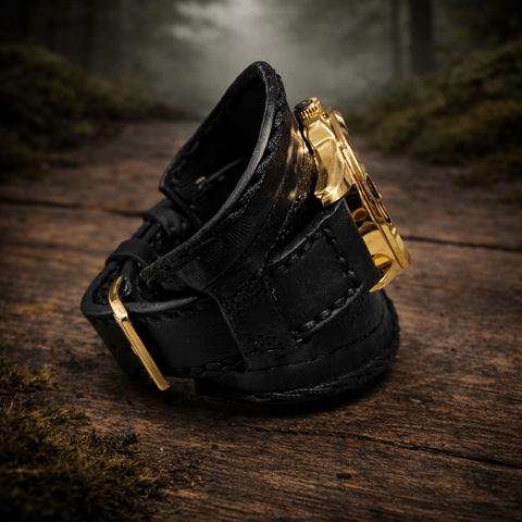 Bracelet montre en cuir noir – Style motard steampunk – Atelier AnJo steampunk médiéval fait main | Atelier AnJo