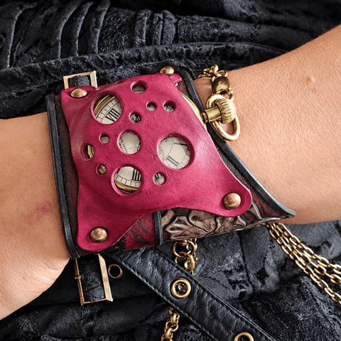 Bracelet-montre mécanique steampunk en cuir bordeaux et rose – 15 à 21 cm