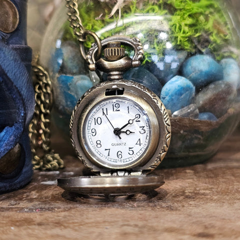 Bracelet - Montre Steampunk en Cuir Bleu – Modèle “Astrolabe du Temps” steampunk médiéval fait main | Atelier AnJo