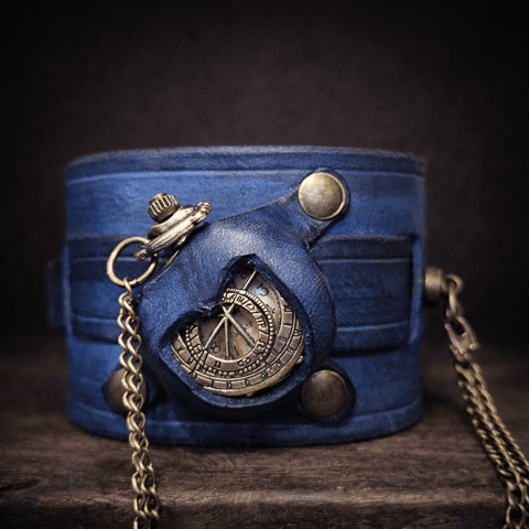 Bracelet - Montre Steampunk en Cuir Bleu – Modèle “Astrolabe du Temps” steampunk médiéval fait main | Atelier AnJo