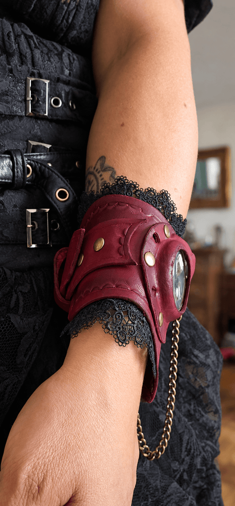Bracelet-montre steampunk en cuir bordeaux et dentelle noire – 18 à 24 cm steampunk médiéval fait main | Atelier AnJo