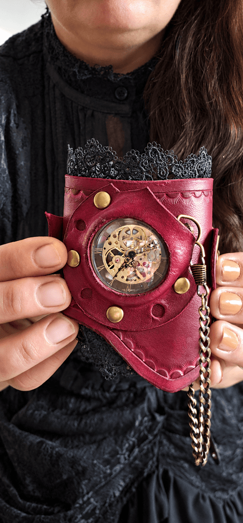 Bracelet-montre steampunk en cuir bordeaux et dentelle noire – 18 à 24 cm steampunk médiéval fait main | Atelier AnJo