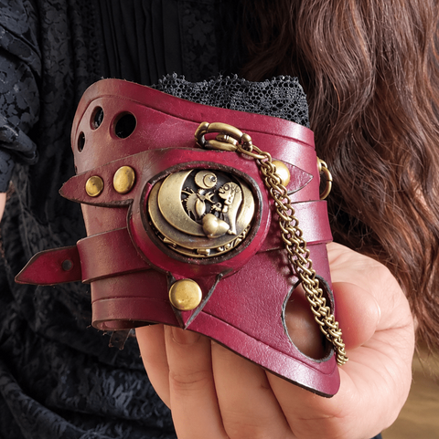 Bracelet-montre steampunk en cuir bordeaux – Lune et dentelle, 15 à 21 cm