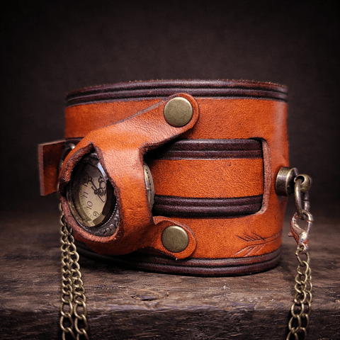 Bracelet - Montre Steampunk en Cuir Caramel – Modèle “Flamme du Temps” steampunk médiéval fait main | Atelier AnJo