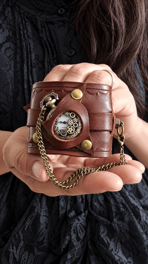 Bracelet-montre steampunk en cuir marron – Montre à gousset à motifs d’engrenages steampunk médiéval fait main | Atelier AnJo