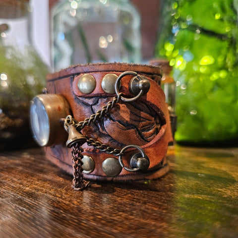 Bracelet - montre steampunk en cuir – montre à remonter steampunk médiéval fait main | Atelier AnJo