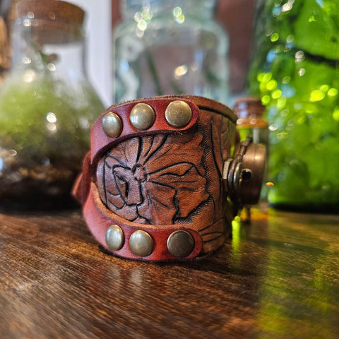 Bracelet - montre steampunk en cuir – montre à remonter steampunk médiéval fait main | Atelier AnJo