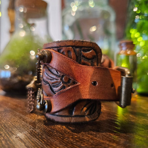 Bracelet - montre steampunk en cuir – montre à remonter steampunk médiéval fait main | Atelier AnJo